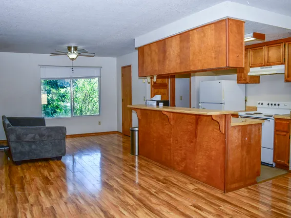 223 Cedar St #C, Rogue River, OR 97537