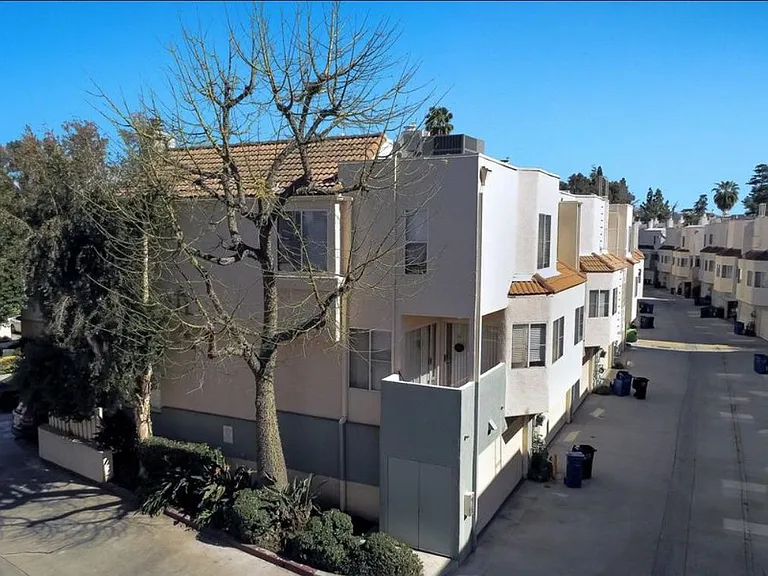 5455 Sylmar Ave #205 — Photo 37