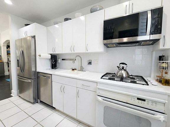 3rd image of 900 16th Street #102