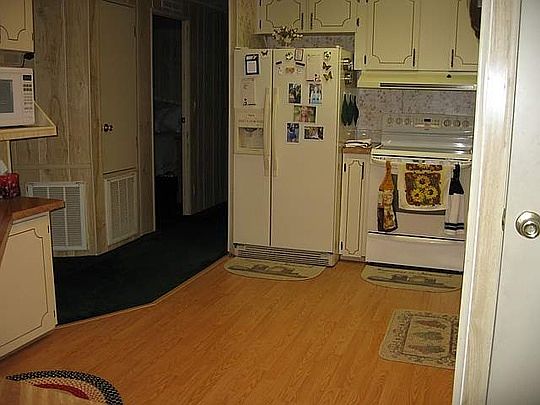 4th image of 121 Winterberry Ave