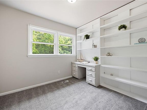 5th image of 213 Ward Dr