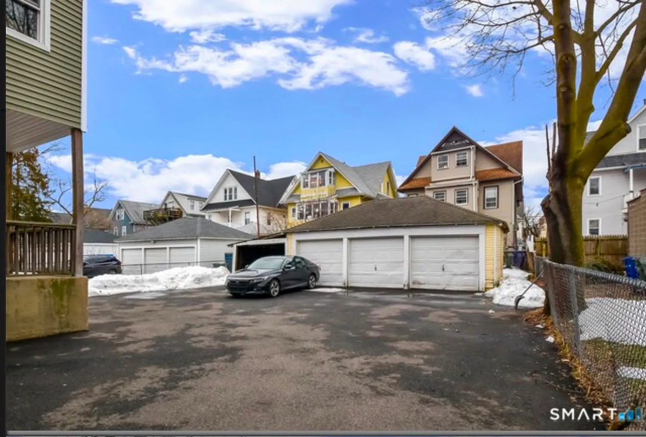 3 bed, $2,200 — Photo 2