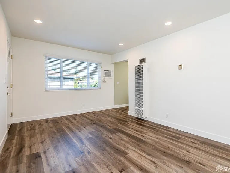 990 Helen Ave — Photo 4