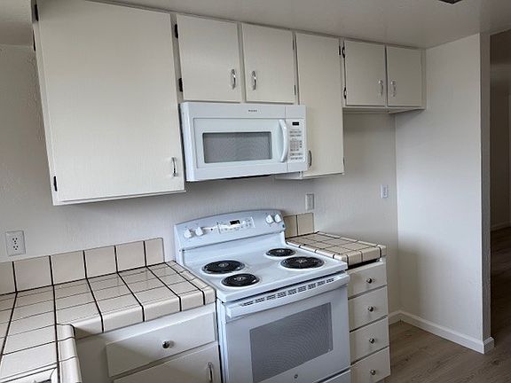 2nd image of 418 Winchester Dr