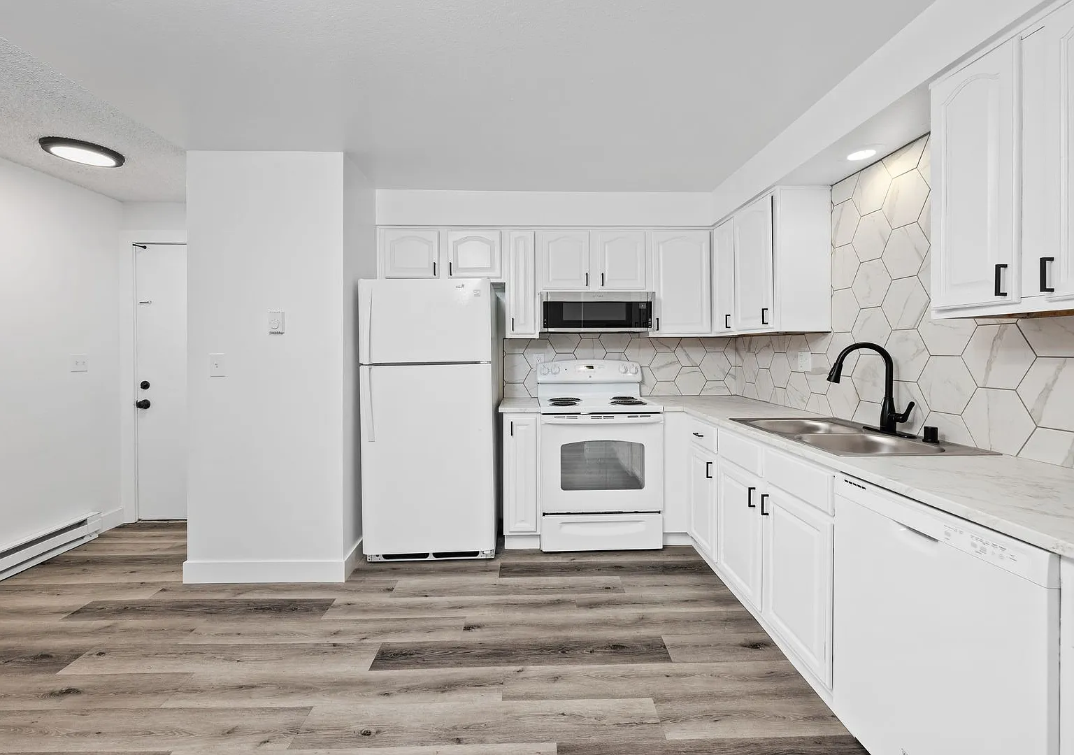 Updated Mission Park 2BR - Private Balcony & In-Unit Laundry! — Photo 1