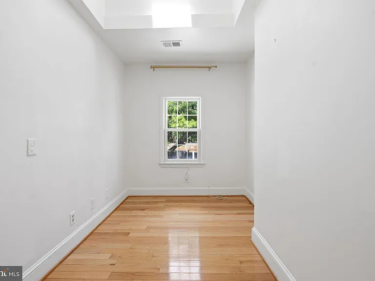 708 I St SE #A — Photo 16