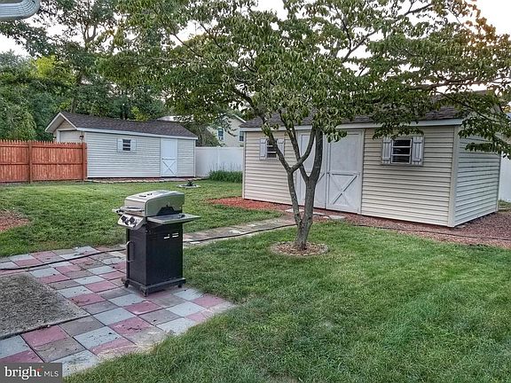 4th image of 368 Goldenrod St