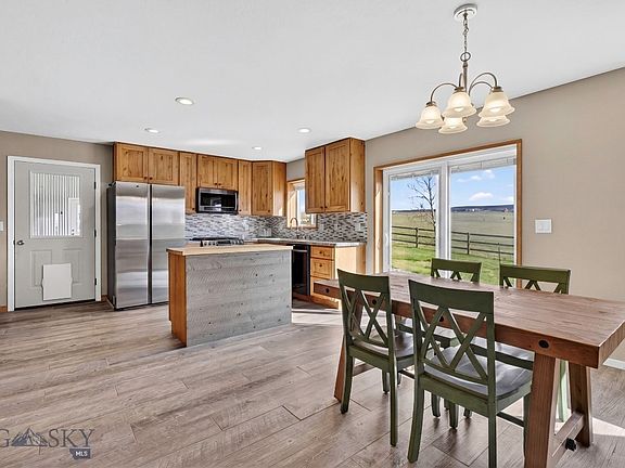 3rd image of 10 Lester Ln