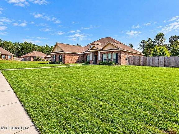 3rd image of 13438 Mayfair Ln