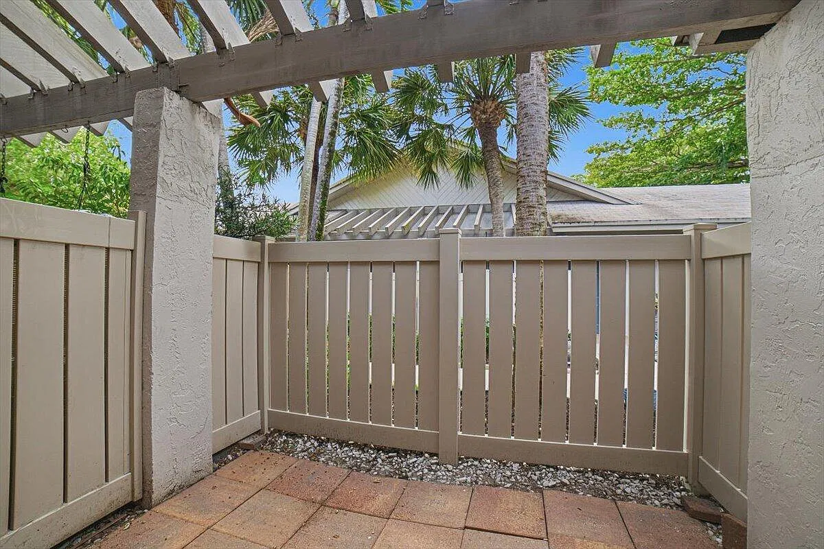2 bed, 2.0 bath, 1106 sqft, $2,500 — Photo 3
