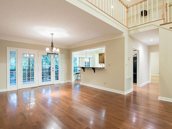 5th image of 815 Ethans Glen Dr
