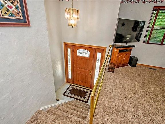 3rd image of 261 Shagbark Dr
