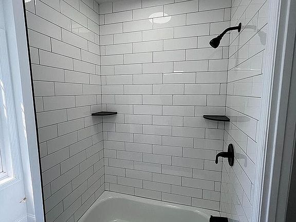 4th image of 227 Lloyd St