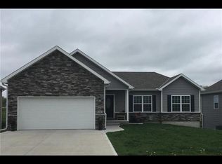 19210 Cherokee Ct, Saint Joseph, MO 64505