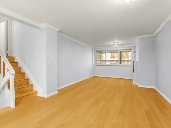 7 East 35th Street 2E image 1 of 9