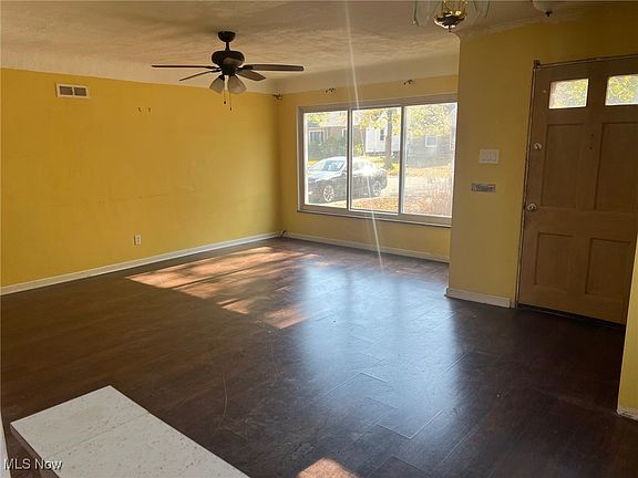 4th image of 10144 Chesterfield Dr