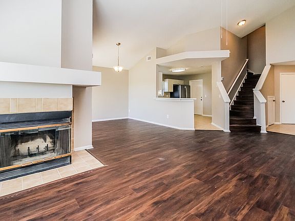 4th image of 262 Lakebreeze Cir