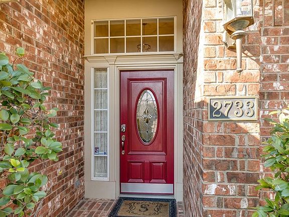 4th image of 2733 Hidden Lake Dr