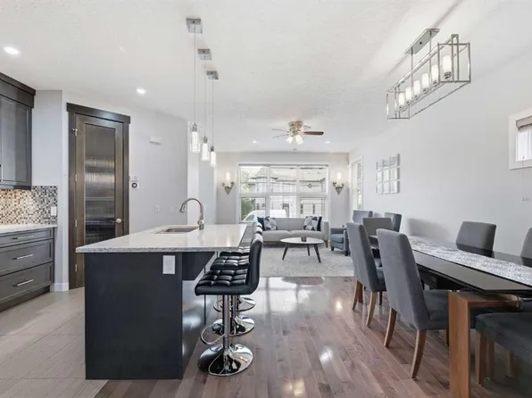 3502 W 3rd St NW, Calgary, AB T2K 0Z6