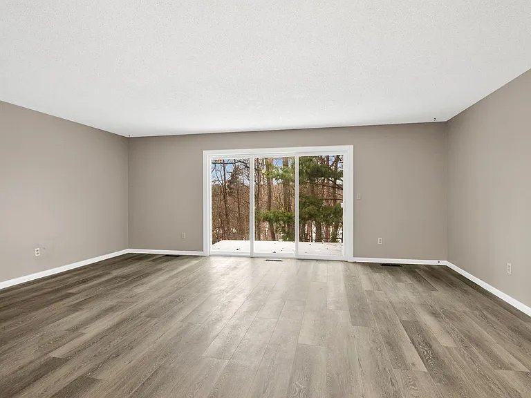 3463 Blackwood Dr — Photo 2