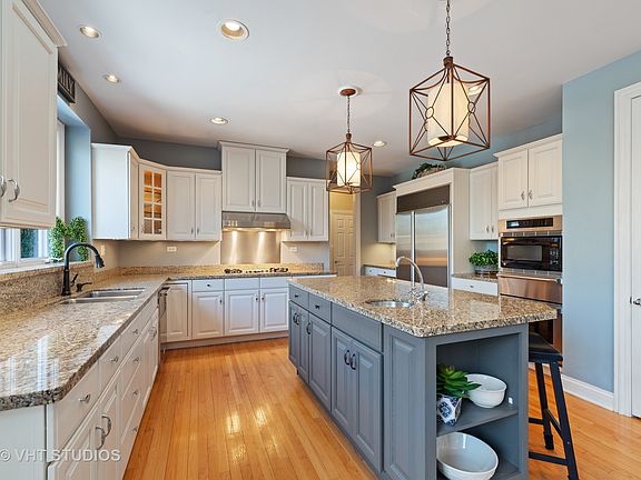 4th image of 327 Carriage Hill Cir