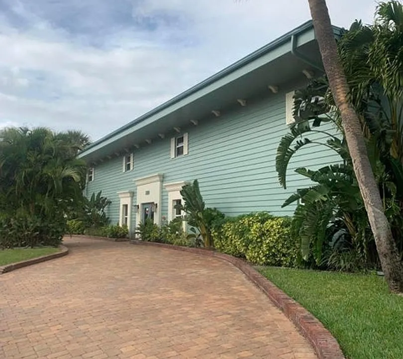 220 Columbia Dr #33