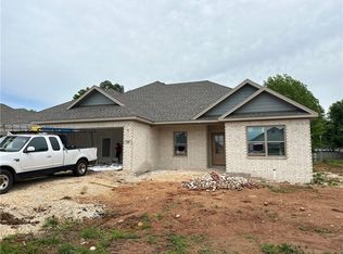 94 N Sheep Dog Ave, Farmington, AR 72730