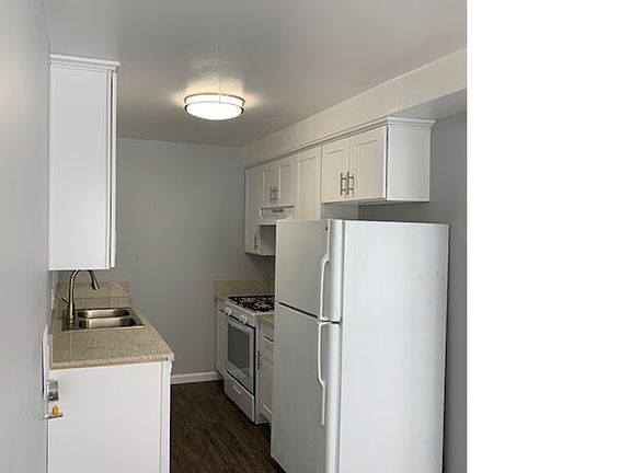 4th image of 835 W 165th Pl