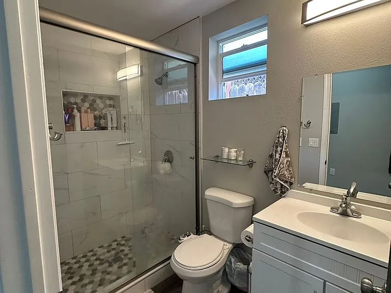 129 Norton Ave — Photo 23
