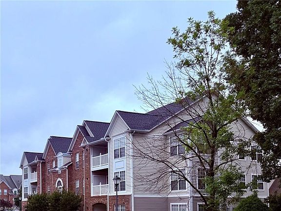3rd image of 2221 Delaney Dr