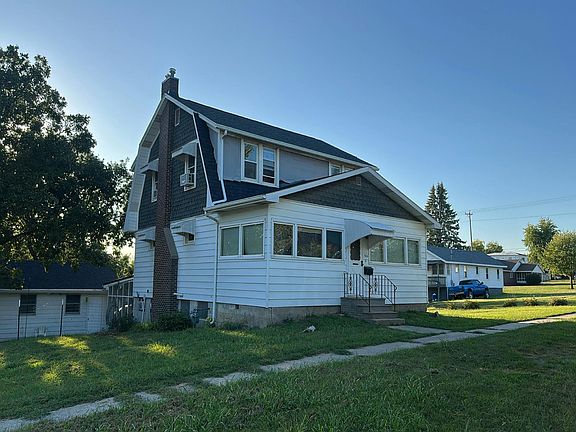 3rd image of 106 SE Mill St