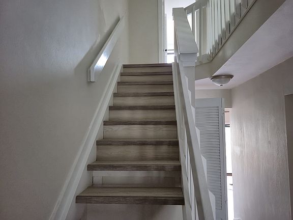 4th image of 115 Inland View Dr