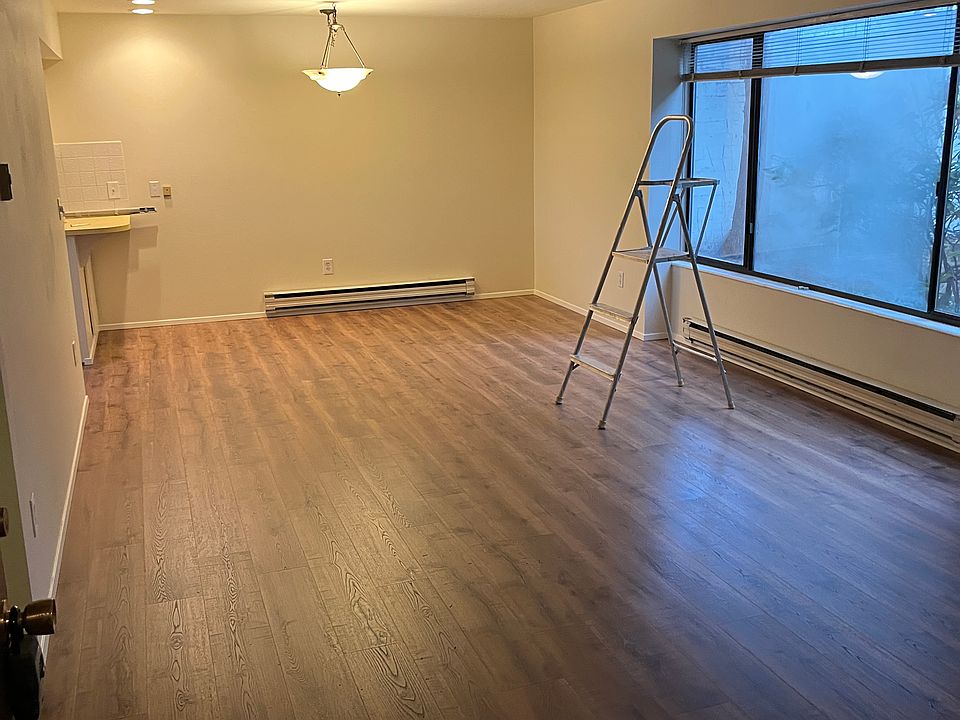 Living/Dining room, main entry level - 25' x 12'