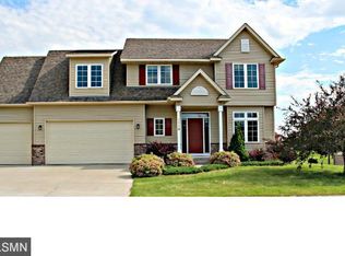 1113 Goldenray Dr, Faribault, MN 55021