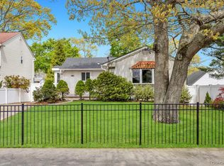 175 N 25th St, Wheatley Heights, NY 11798