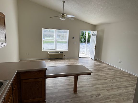 4th image of 605 Salisbury St