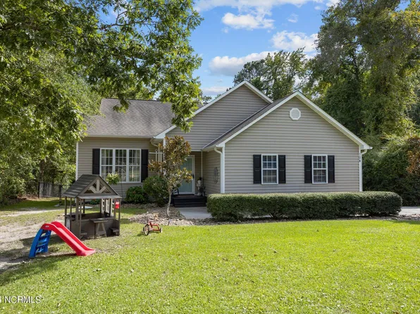 104 Rolling Hill Drive, Cape Carteret, NC 28584