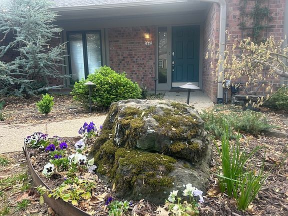 4th image of 2842 N Stanton Ave