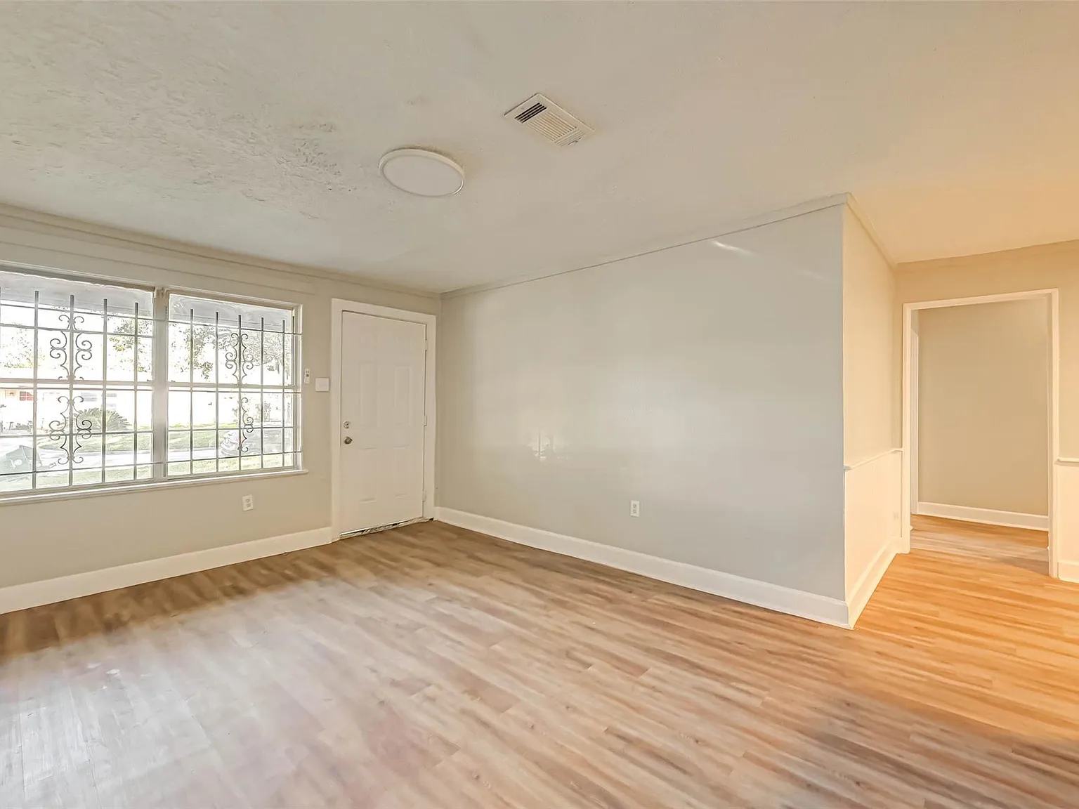 5 bed, 2.0 bath, 1419 sqft, $1,700 — Photo 3