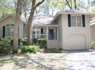 3 Oak Ct, Hilton Head Island, SC 29928