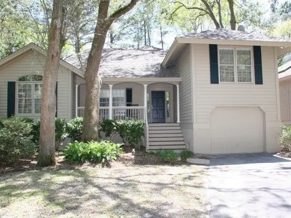 3 Oak Ct, Hilton Head Island, SC 29928