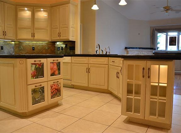 2nd image of 9 Woodford Ln