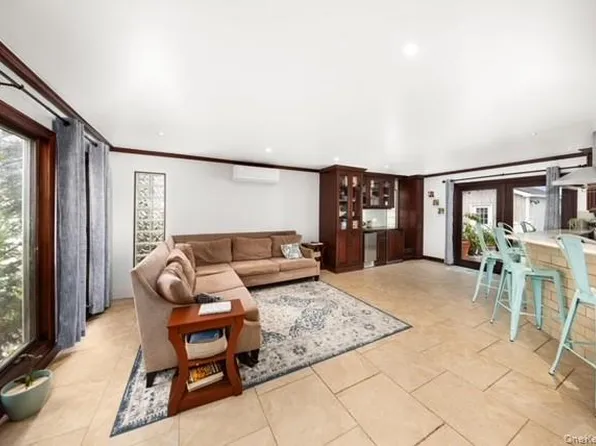 25 W 10th Road