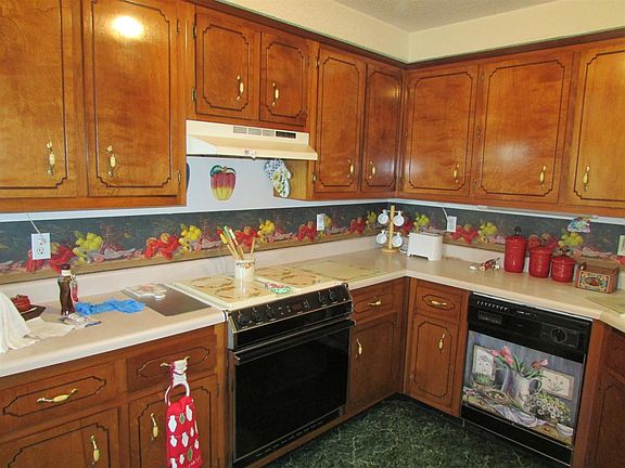2nd image of 1424 Honeysuckle Ln
