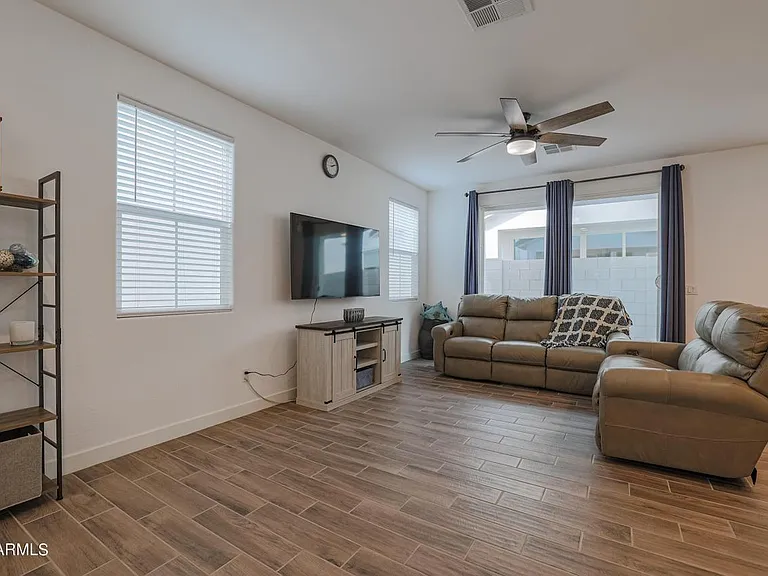 5514 S Dillon Cir — Photo 1