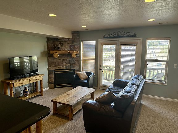 5th image of 3555 N Fox Run #305-1