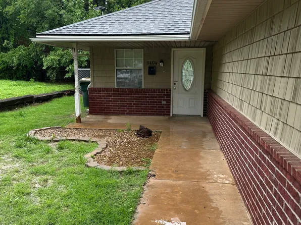 1404 S 10th St, Chickasha, OK 73018