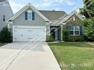 105 Toxaway St, Mooresville, NC 28115