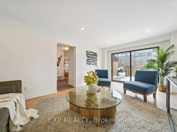 10 Laurie Shepway, Toronto, ON M2J 1X6