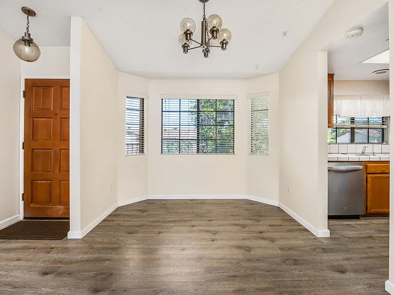 2851 Andover Ave — Photo 4